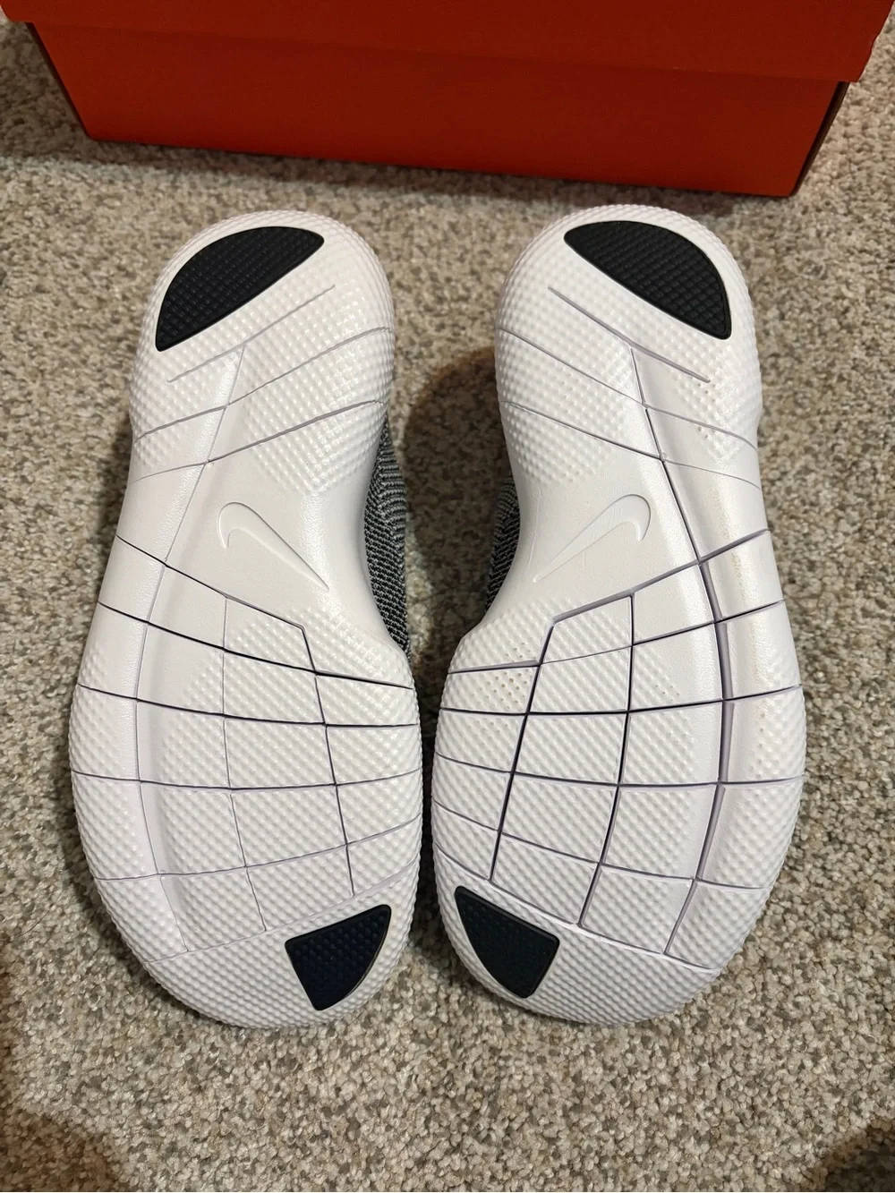 Nike Men's Black & White Knit Running Sneakers